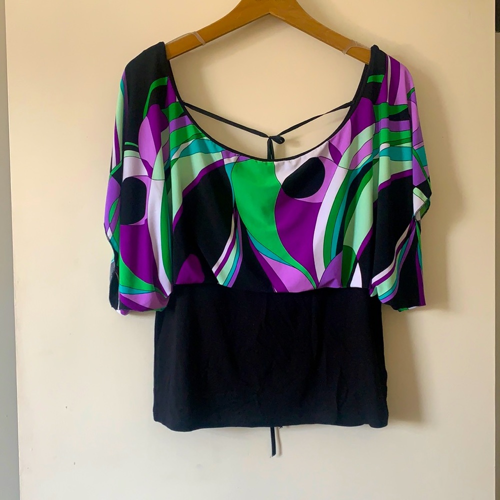X-large top, could fit all sizes, stretchy